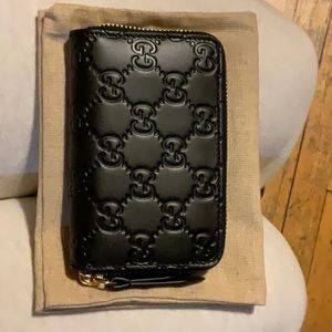 Gucci Black Guccissima Leather Zip Card Case